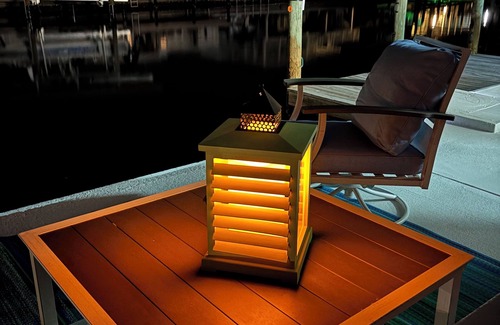 Matlacha House | New! Hidden- Speakeasy-penny floor. 3bd 3bath Boat dock & Walk 2 town FABULOUS