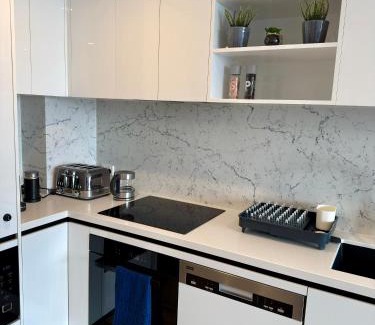 City East Apartment | New High Floor Apartment in the heart of Canberra