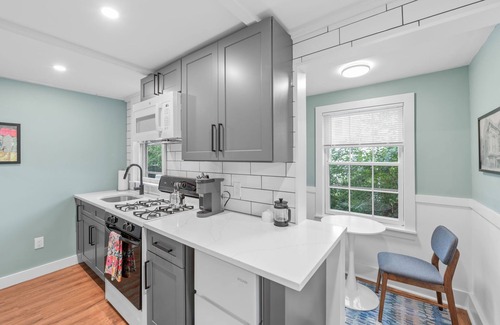 Salem Apartment | NEW Historic 1803 Salem 1BR l Walk to Haunted Happenings l SMALL DOG friendly