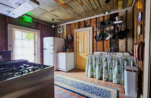 Faubourg Marigny Hotel | NEW! Historic Casa Capone, Saltwater Pool &Spa, Large Groups, Marigny/French Qtr