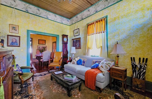 Faubourg Marigny Hotel | NEW! Historic Casa Capone, Saltwater Pool &Spa, Large Groups, Marigny/French Qtr