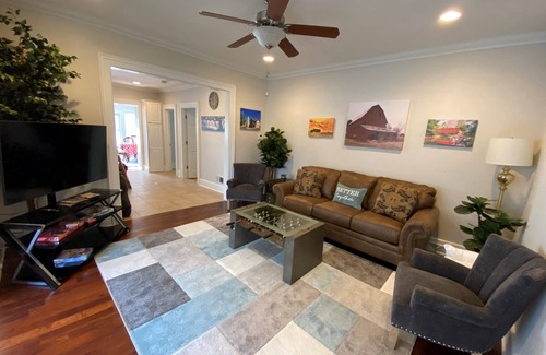 Racine House | New! Historic! Pro Cleaned, Self Check In Sleeps 16