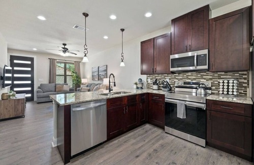 Point Venture House | New 'Hogan Haven' Golf Course! Lake! Pool! Gym!
