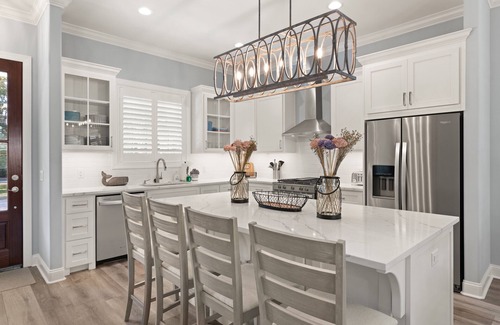 King City House | New Home in King City, Sleeps 10, Pool and Screened in Porch with TV!