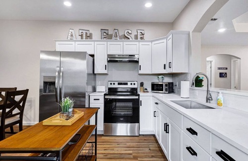 West San Antonio House | New home near Lackland AFB with enclosed yard, firepit, & W/D - dog-friendly