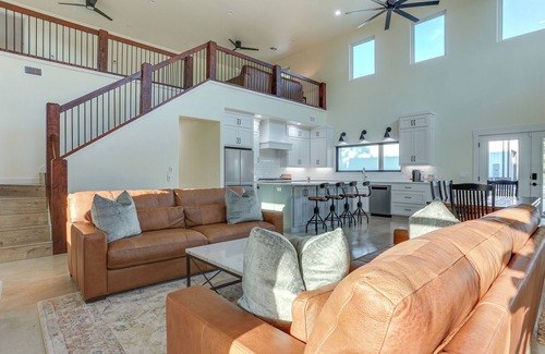 Kingston House | New Home, Short Walk to Lake Texoma’s Sandy Shores