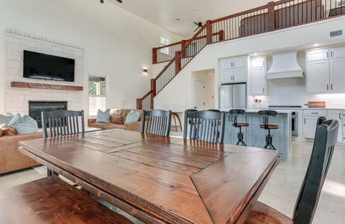 Kingston House | New Home, Short Walk to Lake Texoma’s Sandy Shores