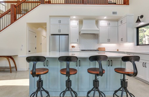 Kingston House | New Home, Short Walk to Lake Texoma’s Sandy Shores