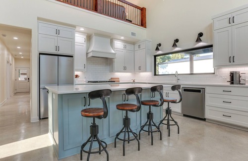 Kingston House | New Home, Short Walk to Lake Texoma’s Sandy Shores