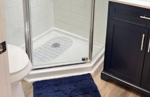 Valley Falls House | NEW Home Sleeps 8! Walk to Sherman, 2 Yards, Dog & Kid Friendly Boiling Springs