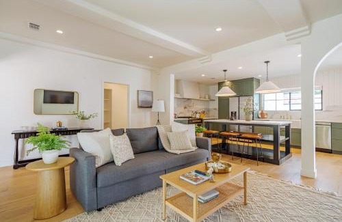 Valley Glen House | New Home Universal sleeps 18 hot tub