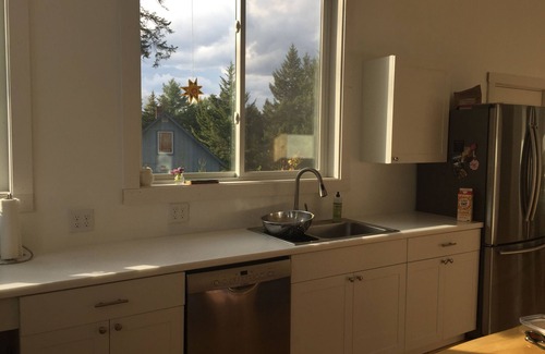East Burke House | New home with mountain views! Great for trail side biking. Monthly discount.