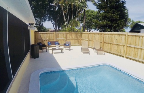 West Palm Beach House | *NEW*HOME WITH POOL * PALM BEACH VACATION HOME 🏡