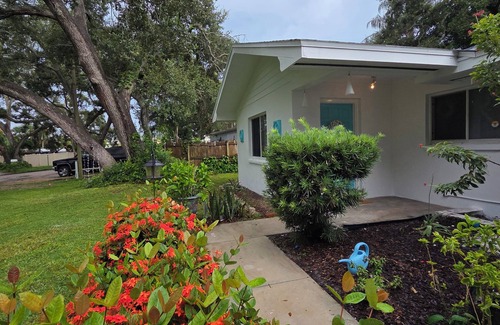 South Pinellas Community Council House | New Home with Pool, 5 minutes to Madeira Beach