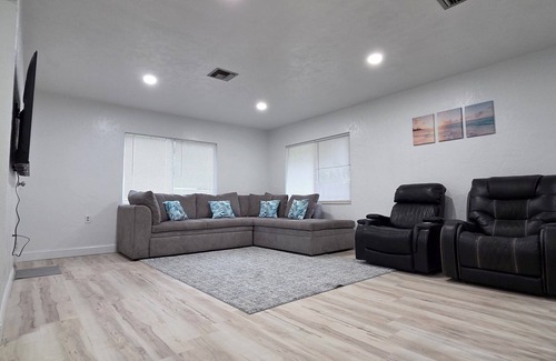 South Pinellas Community Council House | New Home with Pool, 5 minutes to Madeira Beach