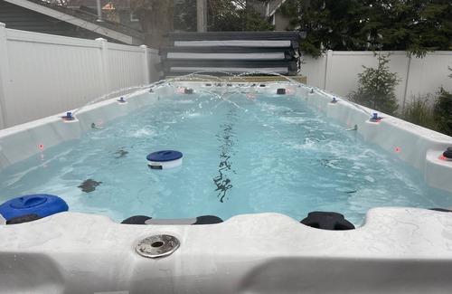 South Haven House | New Home with swim spa, theatre & game room. 1 block to town & close to beach.