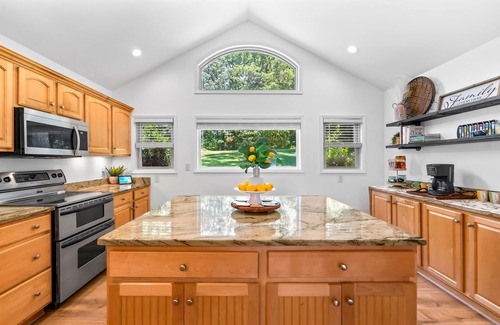 Mooresville House | NEW! Hot Tub, Amazing Sunsets, Sleeps 10, 4bd 4ba!