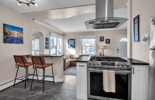 Sunnyside House | NEW! Hot Tub House w/Theater, Firepit, Big Backyd