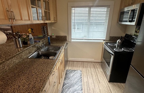 Rockaway Beach Cabin | New Hot Tub, Pet friendly, Fenced yard, Covered Porch 2 blocks to beach, Clean
