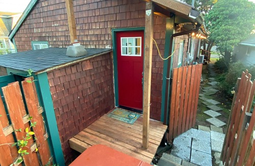 Rockaway Beach Cabin | New Hot Tub, Pet friendly, Fenced yard, Covered Porch 2 blocks to beach, Clean