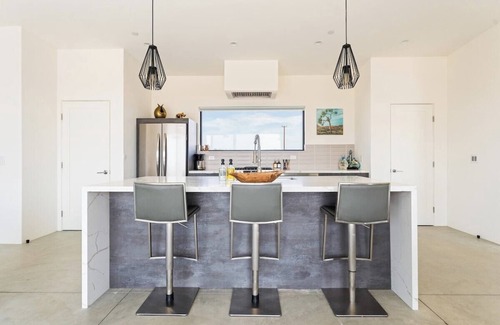 Joshua Tree House | New! Hot Tub, Pool, Dreamy Daybed · Moonlight Mesa