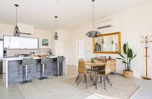 Joshua Tree House | New! Hot Tub, Pool, Dreamy Daybed · Moonlight Mesa