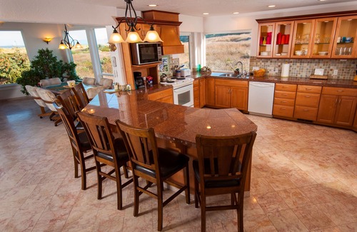 Gold Beach House | New Hot Tub! Spectacular View, Game Room, Beach Trail