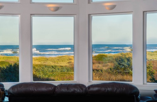 Gold Beach House | New Hot Tub! Spectacular View, Game Room, Beach Trail