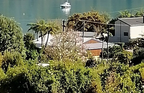 Mahau Sound House | New house, lovely sounds view, good access/parking, mooring. Easy beach access