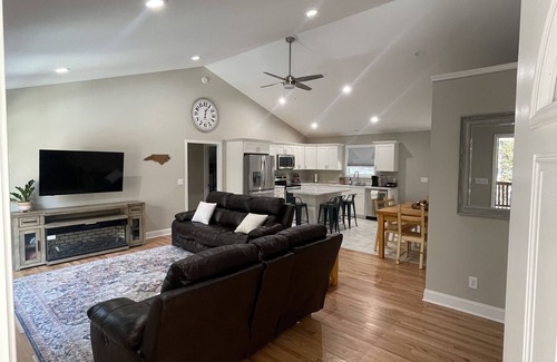 Hendersonville House | NEW house nestled in a quiet area. Has hot tub & game room. 5 min to down town.