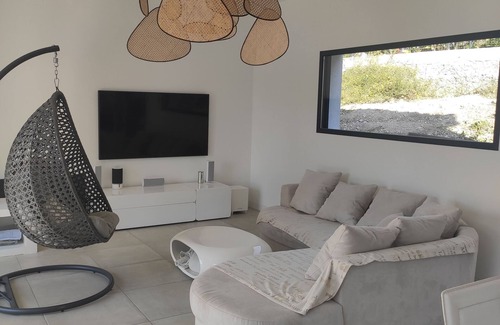 Ventabren House | New house with pool just minutes from Aix en Provence!