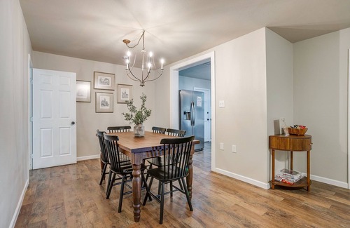 Stephenville House | *NEW* Howdy House | Walk to TSU, Gameroom & Yard
