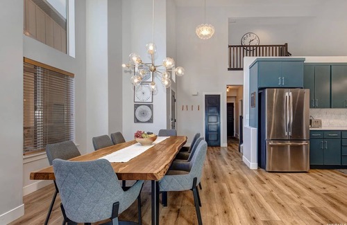 Park City House | New! Huge Family Retreat near Deer Valley Ski Gondola w/Hot Tub and Lake Views