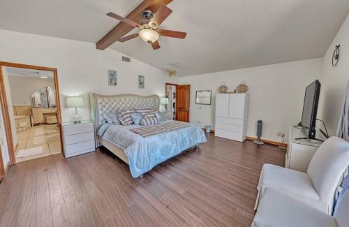 Oak Creek House | NEW! Huge Game Room, Hikeable, Red Rock View, Fireplace, Ping Pong, Yoga, Golf Course, Pickle Ball!