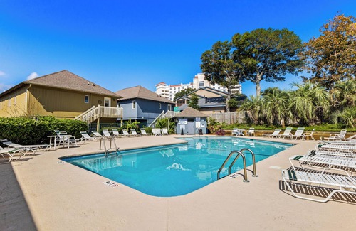 Myrtle Beach Cottage | *NEW* I Luxury Beach House I Walk to Beach I Pool