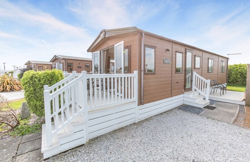 Looe House | New in 2017. Luxurious 14ft-wide holiday home.