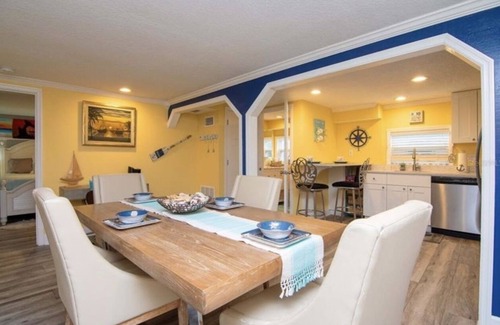 Indian Rocks Beach Cottage | NEW! Indian Rocks Beach Cottage Steps from Ocean!