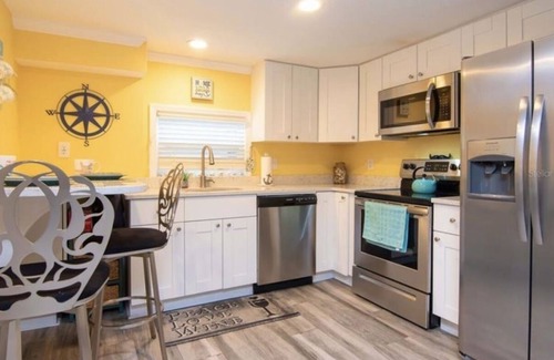Indian Rocks Beach Cottage | NEW! Indian Rocks Beach Cottage Steps from Ocean!