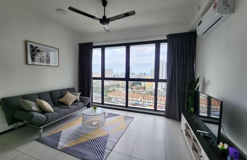 George Town Apartment | NEW Infinity Pool 3 Bedrooms 2 Carparks