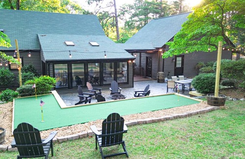 Southern Pines House | New! Insane Golf Retreat & Simulator - Bogey Bunks