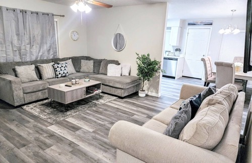 Southwest Orlando House | ✨NEW JACUZZI✨♨️🌊 MODERN HOME🏡 UNIVERSAL🎢 DISNEY🎡13 MIN NEAR INTERNATIONAL DR