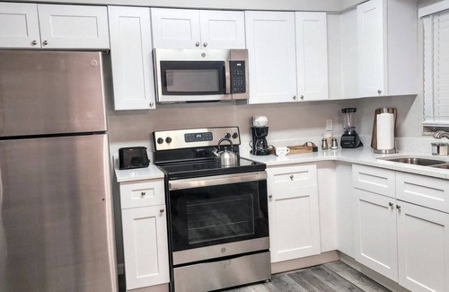 Southwest Orlando House | ✨NEW JACUZZI✨♨️🌊 MODERN HOME🏡 UNIVERSAL🎢 DISNEY🎡13 MIN NEAR INTERNATIONAL DR