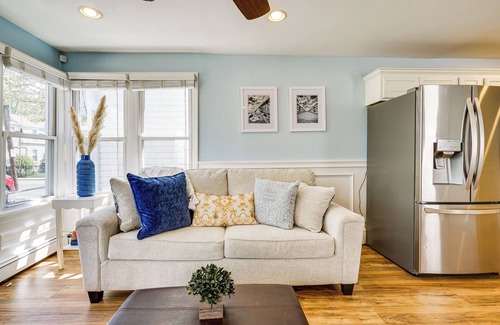 Keansburg Cottage | New Jersey Abode - Near Theme Parks, Walk to Beach