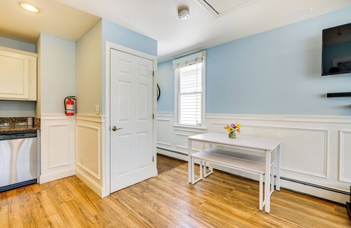 Keansburg Cottage | New Jersey Abode - Near Theme Parks, Walk to Beach