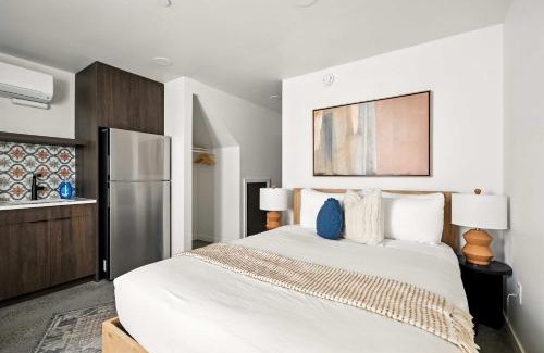 Kerns Apartment | New Kerns Studio Prime Spot Walkable Area