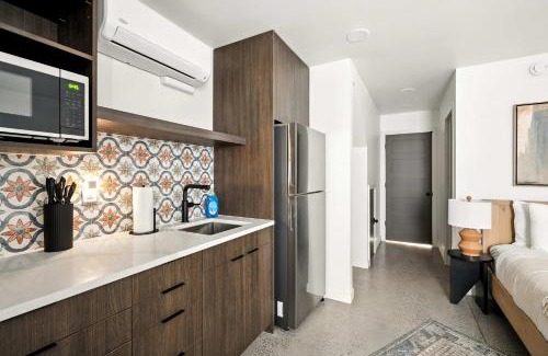 Kerns Apartment | New Kerns Studio Prime Spot Walkable Area