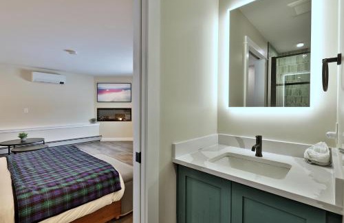 Killington Apartment | NEW Killington Studio with Kitchenette, WiFi, TV, Fireplace, Close to Resort on the Shuttle Route, 213 condo