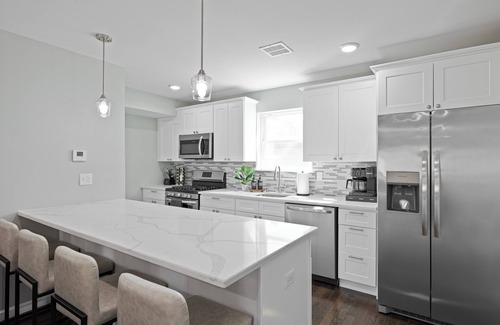 Hoboken Apartment | New! King Bed, Sleeps 12, 1,800 sqft, 20 Minutes to NYC, Near PATH Train & Parks