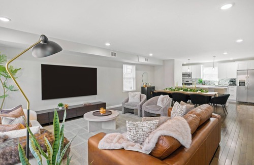 Hoboken Apartment | New! King Bed, Sleeps 12, 1,800 sqft, 20 Minutes to NYC, Near PATH Train & Parks
