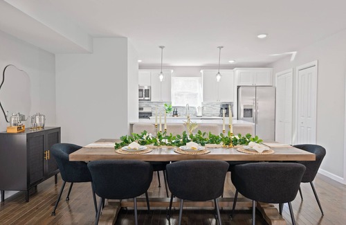 Hoboken Apartment | New! King Bed, Sleeps 12, 1,800 sqft, 20 Minutes to NYC, Near PATH Train & Parks